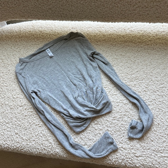 Alo Cover Long Sleeve Top Dove Grey Heather - Picture 2 of 3